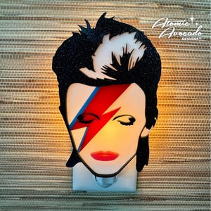 Ręcznie robiona lampka nocna „Bowie” | Inspirowana Davidem Bowiem | Aladyn Sane | Starman | Ziggy Stardust | Muzyk | Atomic Avocado Designs®