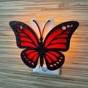 Sprankelend &#39;vlinder&#39;-nachtlampje | Vlinders | Light Up Monarch | Natuurdecoratie | Kinderkamer |  Kwekerij | Atomic Avocado Designs®