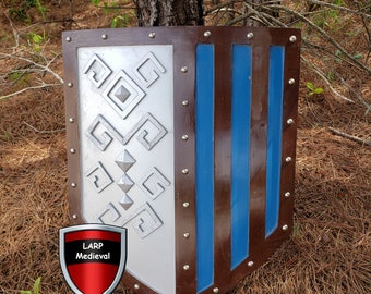 Legend of Zelda Curved Wooden Hyrule Warriors Shield with Display Chain