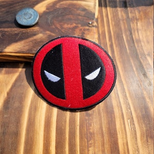 Olhos furtivos bordados, aplique de ferro, patch de super-herói cosplay vermelho e preto