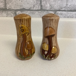 Vintage mushroom salt and pepper shakers, retro, MCM