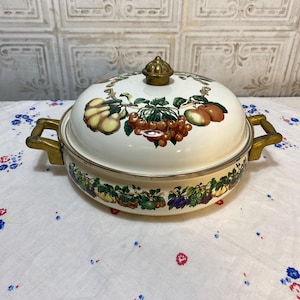 Vintage Tabletops Unlimited Kensington Garden cookware pot with lid