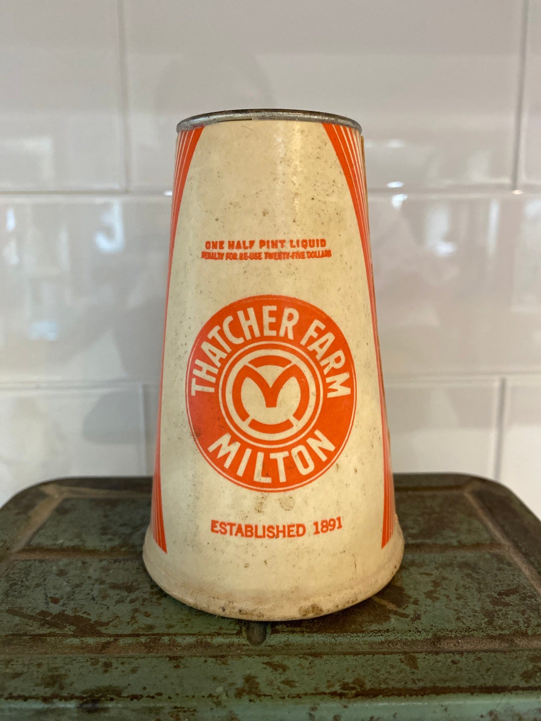 Vintage Thatcher Farm Milton Dairy Kone, Established 1891, 1/2 Pint Size, Retro Graphics, Red