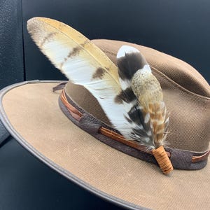 Roter Falke und Schleiereule Hutband Clip mit Federn