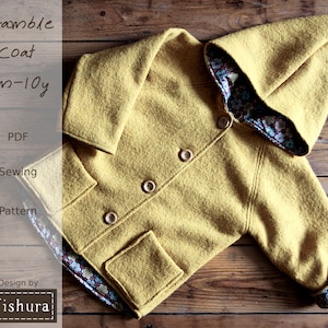 Può includere: Un cappotto giallo con cappuccio e fodera floreale. Il cappotto ha una chiusura con bottoni e due tasche. Il testo "Bramble Coat 0m-10y PDF Sewing Pattern Design by Wishura" è visibile nell'immagine.