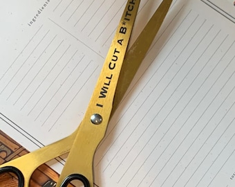 Tijeras y pinzas grabadas en oro