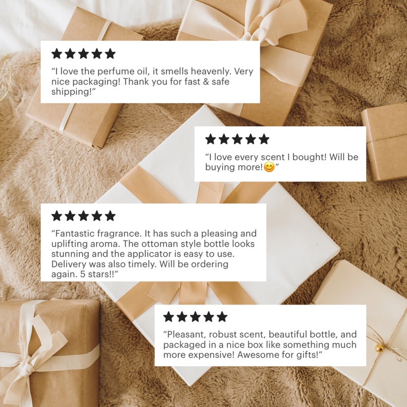 K&ouml;nnte beinhalten: Mehrere Geschenkboxen, verpackt in braunem und wei&szlig;em Papier mit goldener Schleife. Das Bild enth&auml;lt Kundenbewertungen mit F&uuml;nf-Sterne-Bewertungen und positive Kommentare zum Duft und zur Verpackung des Produkts.