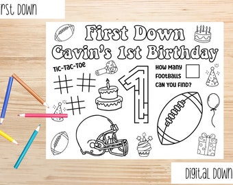 Pode incluir: Uma página para colorir em preto e branco com o texto "First Down" e "Gavin's 1st Birthday". Inclui bolas de futebol, um capacete, um labirinto e jogo da velha. As palavras "Digital Download" estão na parte inferior. Lápis de cor espalhados.