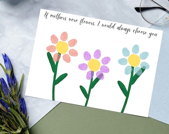 Op de afbeelding: Een kaart met de tekst "Als moeders bloemen waren, zou ik altijd voor jou kiezen." Er zijn drie bloemen getekend op de kaart, een roze, een paarse en een blauwe.