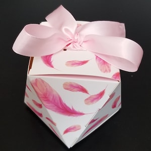 Caixa de presente de papelão no atacado com fita, 25 contagens (50 centavos/contagem) cor rosa 9 cm x 9 cm x 7 cm (3,5" x 3,8"x 2,8"), atacado.