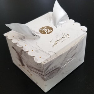 Caixa de presente de papelão no atacado com fita, 25 contagens (40 centavos/contagem) cor rosa 6,5 cm x 6,5 cm x 4,5 cm (2,5" x 2,5"x 1,8"), atacado.