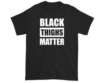 Maglietta Black Thighs Matter / Maglietta divertente Curvy Confidence / Maglietta grafica unisex bianca