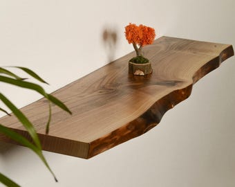 Mensole da parete in legno di noce naturale, mensole galleggianti con bordo vivo per arredamento casa, mensole in legno rustico montate su Wandregal fatte a mano