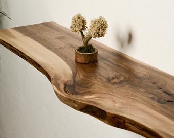 Mensole da parete in legno di noce per impieghi gravosi, mensole galleggianti con bordo vivo per l'arredamento della casa, mensole in legno rustico montate su Wandregal fatte a mano