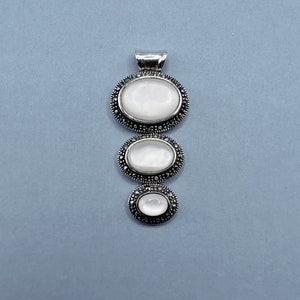 Pendant Art Deco Stunning 925 Sterling Silver, Marcasite & Mother Of Pearl Pendant
