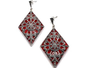 Boucles d'oreilles - Forme gothique, argent sterling 925 et filigrane de marcassite sur résine rouge