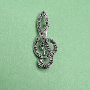 BROOCH - 925 Sterling Silver & Marcasite "Treble Clef" Brooch/Pendant