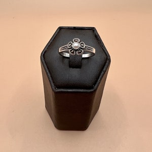 Ring  -  Floral, 925 Sterling Silver, Marcasite and Fresh Water Pearl