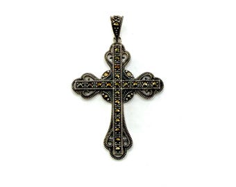 Pendentif croix gothique en argent sterling 925 avec accents de marcassite