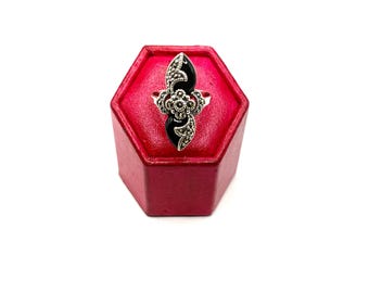 Ring  -  Floral 925 Sterling Silver, Marcasite and Black Onyx  -  Size 8