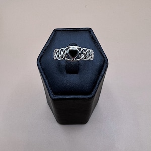 CELTIC RING - 925 Solid Sterling Silver, Celtic Knot Ring with black Onyx Heart