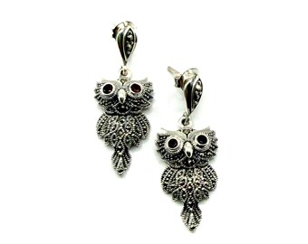 Boucles d'oreilles chouette en argent 925 avec yeux grenat et détail marcassite