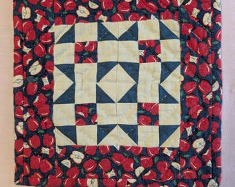 Vintage Hand Quilted Wall Hanging: Americana Apple Border Star Quilt