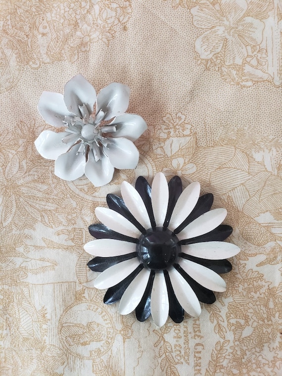 Vintage Flower Brooches, Painted Metal Pins, Metal Brooches, Retro Flower  Pins 