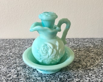 1970s Aqua/Mint Jadeit Avon Krug mit floralem Rosenmuster