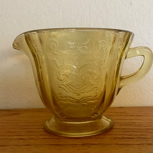 Federal Glass Madrid Bernstein Depression Glas Creamer