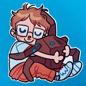 Puede incluir: Una pegatina que presenta un personaje de dibujos animados con cabello castaño, gafas y barba, abrazando un objeto marrón. El personaje viste una camisa blanca, pantalones naranjas y zapatos azules. El fondo es azul claro.