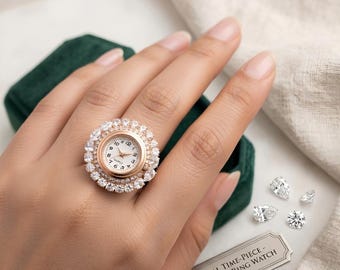 Bague avec diamants publicitaire pour montre • Bague tendance en or rose de style vintage • Bague horloge en cristal micro-pavé • Bague unique réglable, cadeau bijou pour elle