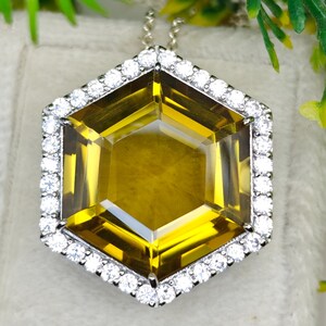 Hexagon Faceted Natural Honey Quartz Pendant in 925 Silver, Warm Yellow Gemstone Necklace with Silver Chain, Handmade Statement Jewelry. bild 1