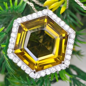 Hexagon Faceted Natural Honey Quartz Pendant in 925 Silver, Warm Yellow Gemstone Necklace with Silver Chain, Handmade Statement Jewelry. bild 5