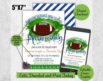 Könnte beinhalten: Ein digitales Design für eine Highschool-Heimkehrveranstaltung. Das Design zeigt einen Football, die Worte "Homecoming" und Veranstaltungsdetails. Die Einladung ist 12.7cm x 17.8cm groß und beinhaltet einen digitalen Download und eine editierbare Canva-Vorlage.
