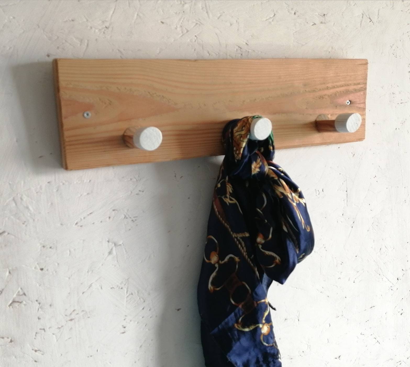 Porte Manteaux en Bois Brut et Blanc