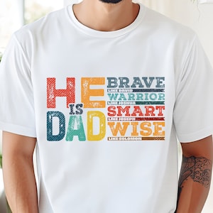 Er ist Papa PNG, Bibelverse, Vatertagsgeschenk PNG, mutig wie David, Krieger wie Joshua, schlau wie Joseph, weise wie Solomon