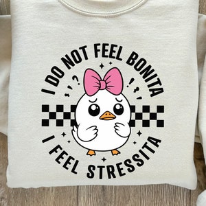 I Do Not Feel Bonita, I Feel Stressita SVG/PNG, Funny Goose Quote, Retro Aesthetic Sarcastic Spanish Humor, Adult T-Shirt Design, Popular