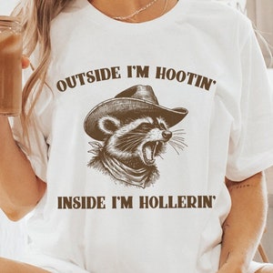 Outside I'm Hootin' Inside I'm Hollerin' Funny Raccoon Meme, vintage tekening digitaal bestand, Trash Panda Merch, Instant Download PNG