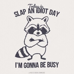 Today is Slap An Idiot Day PNG, conception drôle de raton laveur, humour adulte, dicton idiot, conception de sublimation, téléchargement numérique, sarcastique drôle PNG