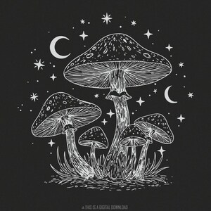 Fungo e Luna PNG, Scena notturna mistica con fungo velenoso, Arte della foresta celeste, Estetica stregonesca, Sublimazione magica retrò, Dark Cottagecore PNG