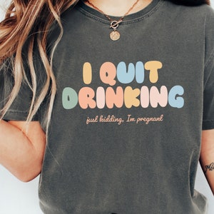 Dejé de beber, es broma, solo estoy embarazada PNG, anuncio de embarazo divertido, descarga digital, regalo para mamá primeriza, pancita de bebé, embarazo