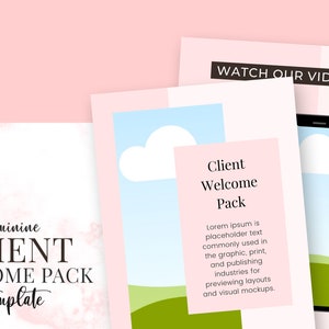 Op de afbeelding: Een vrouwelijke Client Welcome Pack-sjabloon met een roze en witte marmeren achtergrond. Het ontwerp bevat een telefoonmodel, een pagina met een blauwe lucht- en wolkenafbeelding en tijdelijke tekst. De woorden "Watch Our Video" staan bovenaan.