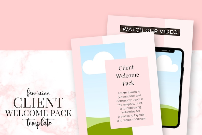 Op de afbeelding: Een vrouwelijke Client Welcome Pack-sjabloon met een roze en witte marmeren achtergrond. Het ontwerp bevat een telefoonmodel, een pagina met een blauwe lucht- en wolkenafbeelding en tijdelijke tekst. De woorden "Watch Our Video" staan bovenaan.