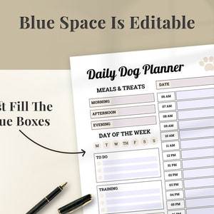Puede incluir: Un planificador diario para perros imprimible con secciones para comidas y golosinas, d&iacute;a de la semana, tareas pendientes y entrenamiento. El planificador tiene una huella de pata en la esquina superior derecha y el texto "Daily Dog Planner" en la parte superior.