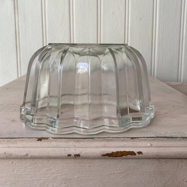 Vintage glass Jelly Mould / Oval Jelly mould / Vintage Glassware / Vintage Kitchenallia