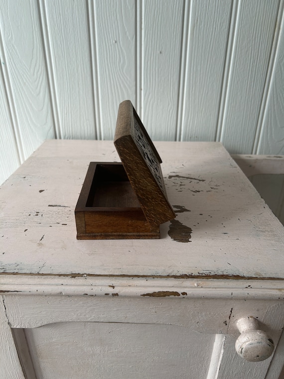 Vintage carved wooden box / hinged lid / Trinket … - image 7