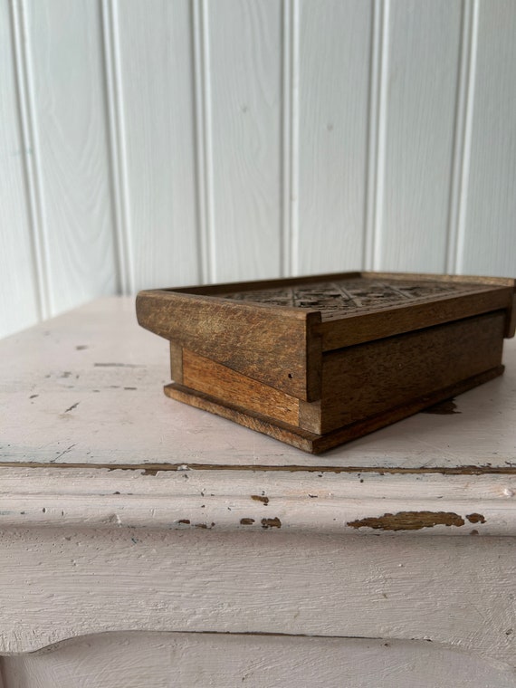 Vintage carved wooden box / hinged lid / Trinket … - image 10