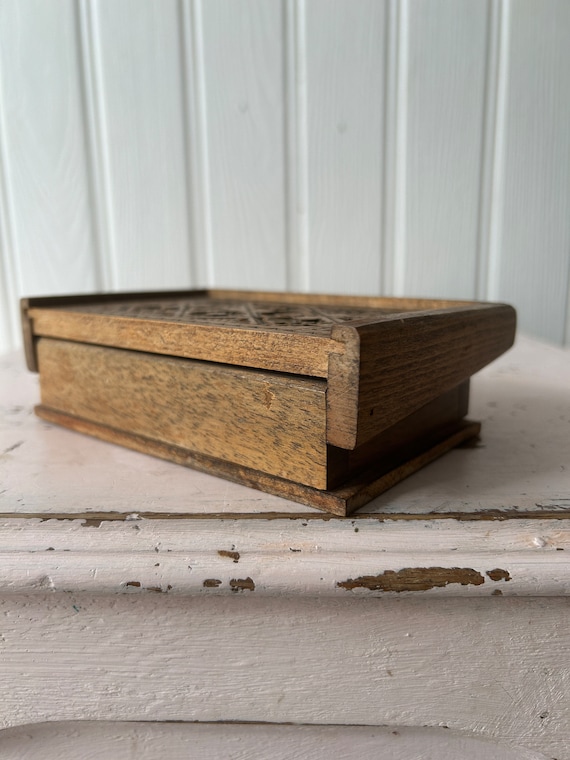 Vintage carved wooden box / hinged lid / Trinket … - image 5