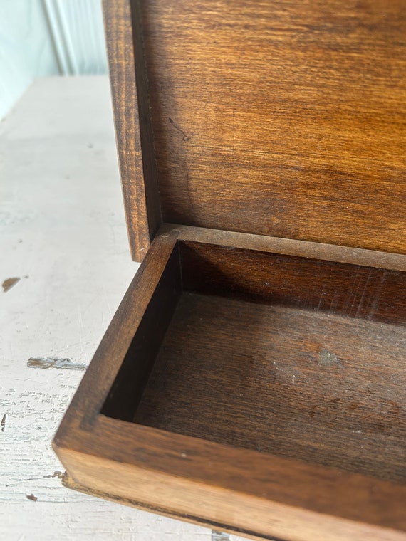 Vintage carved wooden box / hinged lid / Trinket … - image 9